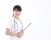 看護士・女性・カルテ持ち